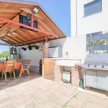 Mediterranes Studio-apartment Mit Liegewiese, Grillbereich Und Hundefreundlich Апартаменты *
