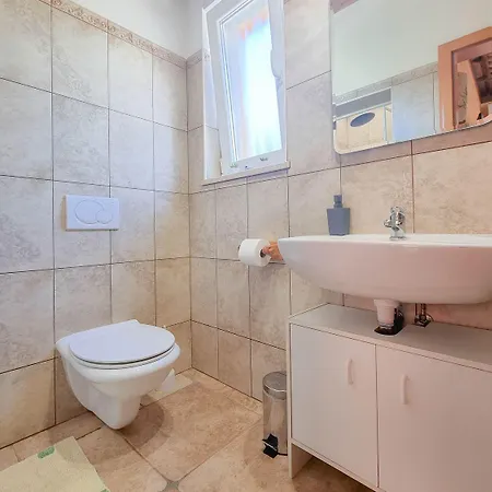 Mediterranes Studio-apartment Mit Liegewiese, Grillbereich Und Hundefreundlich * Karpinjan