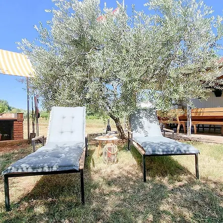 Mediterranes Studio-apartment Mit Liegewiese, Grillbereich Und Hundefreundlich * Karpinjan
