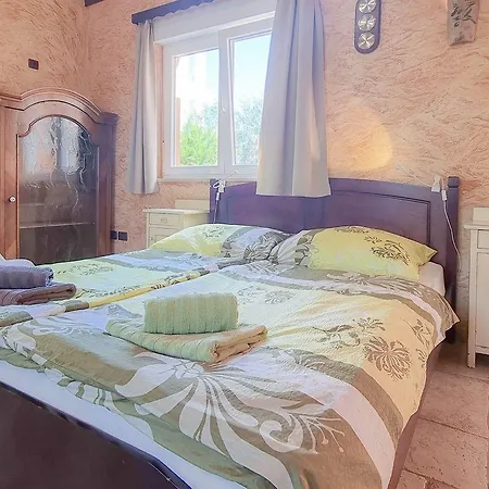 Mediterranes Studio-apartment Mit Liegewiese, Grillbereich Und Hundefreundlich *