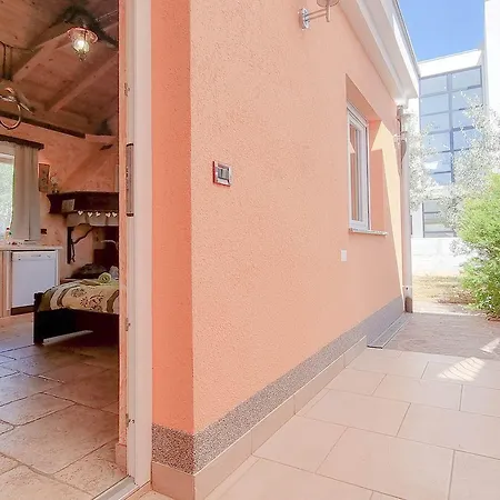 Mediterranes Studio-apartment Mit Liegewiese, Grillbereich Und Hundefreundlich *
