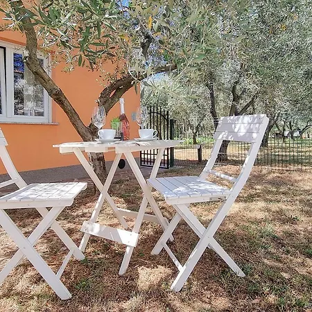 Mediterranes Studio-apartment Mit Liegewiese, Grillbereich Und Hundefreundlich